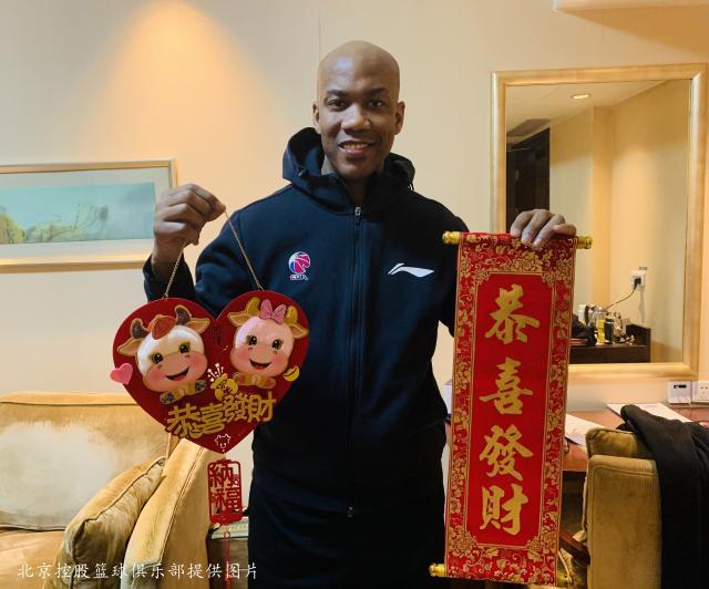 马布里、孙悦领衔篮坛球星向体坛读者拜年送祝福！